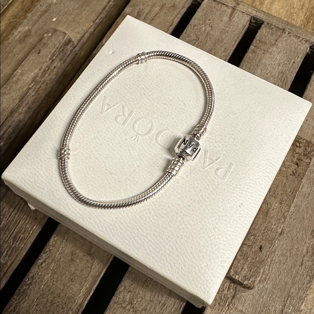 Pandora great shape sterling silver signature barrel clasp s925 charm bracelet - Picture 2 of 5